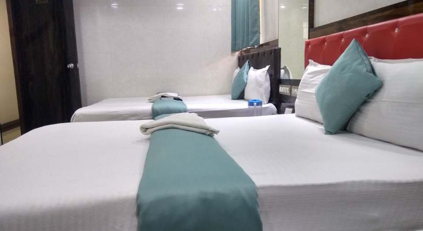 Hotel Plaza in Mumbai