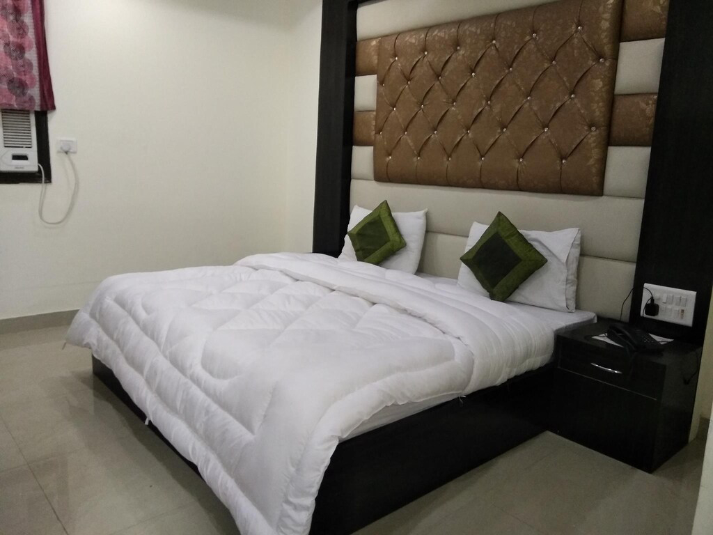 Hotel Vishesh Continental in Delhi