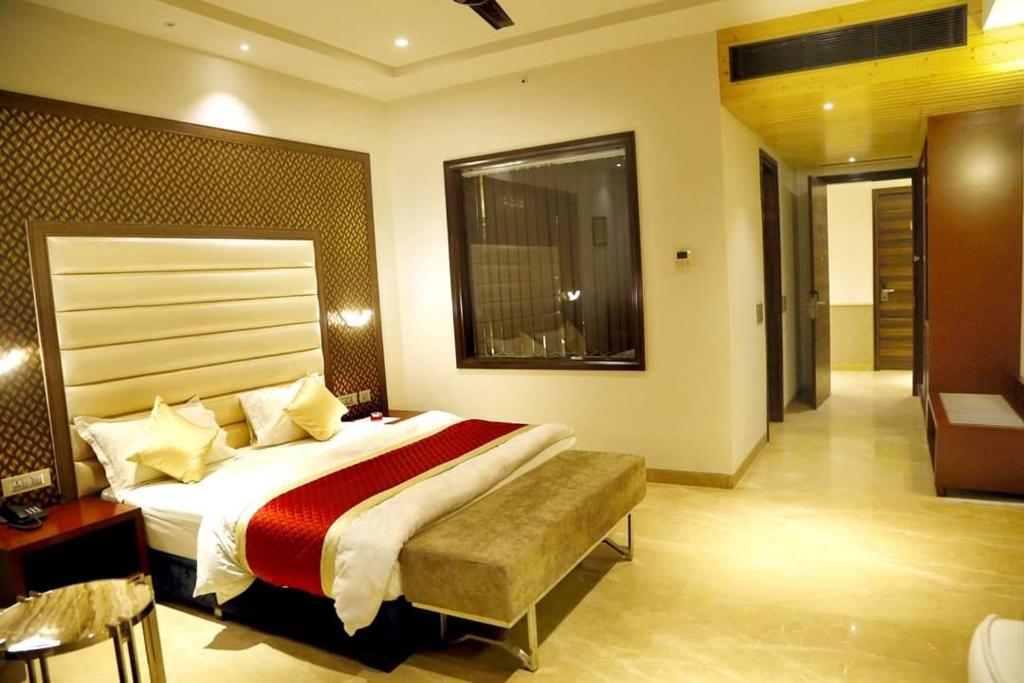 C Pearls Hotel and Banquet in Delhi