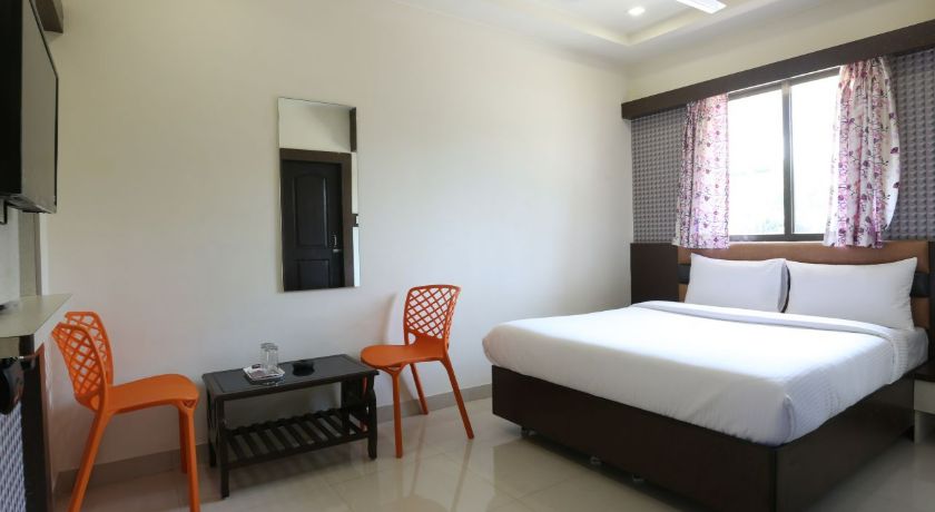 Hotel Geeta Palace in Navi Mumbai