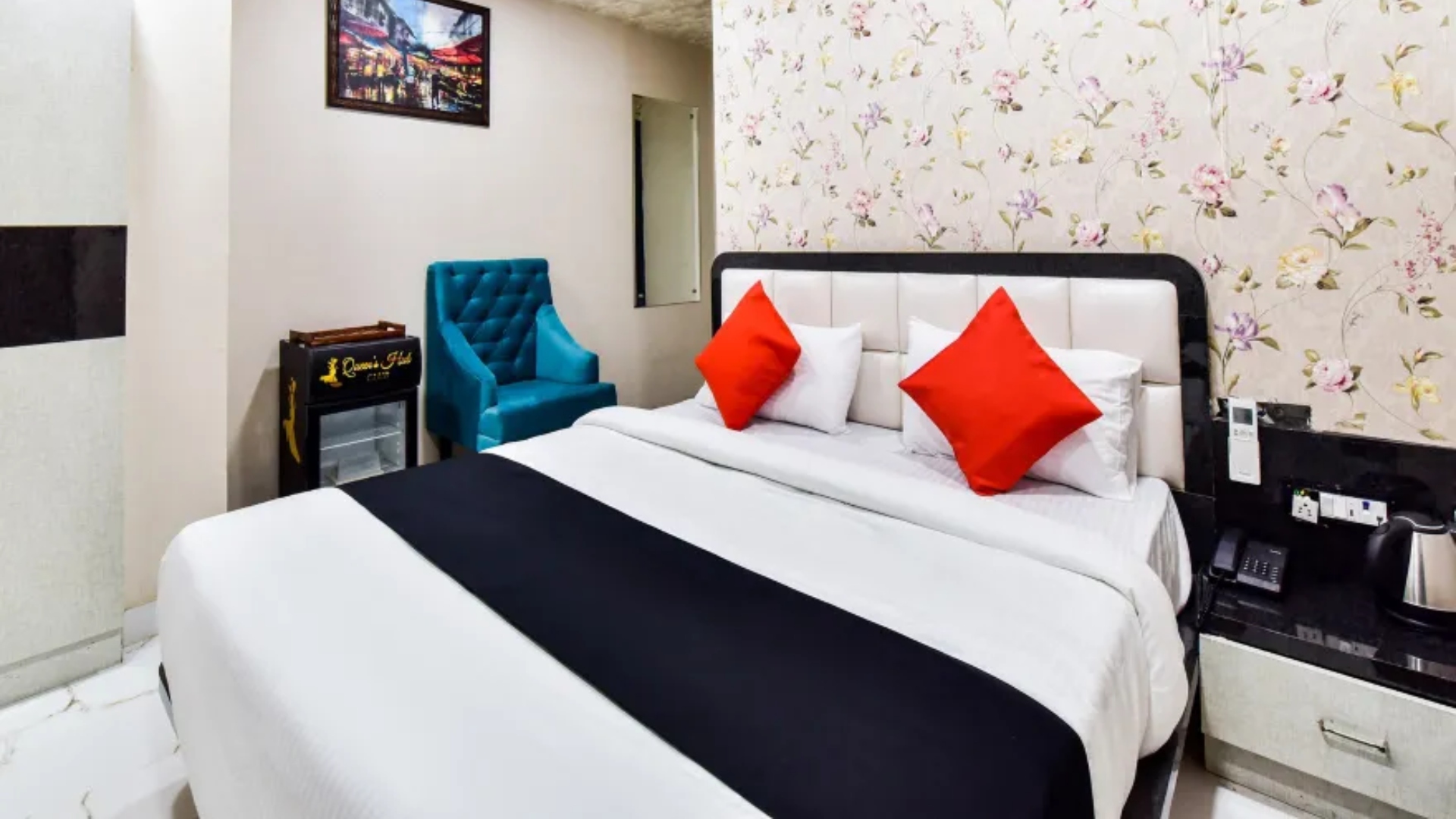 Hotel Queens Hub in Jaipur