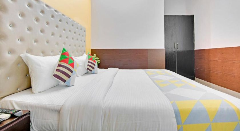 Hotel The Lazeez in Delhi