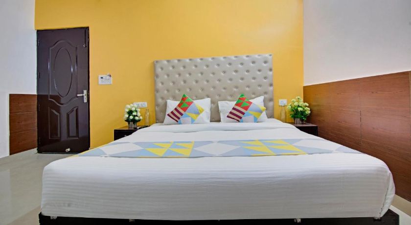 Hotel The Lazeez in Delhi