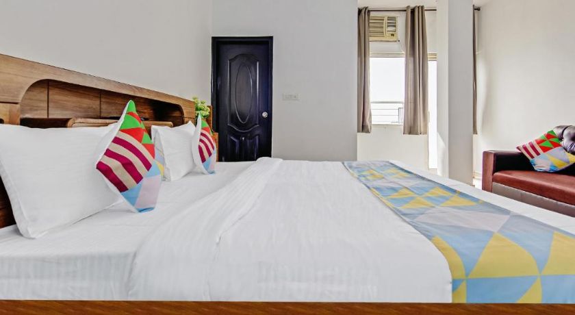 Hotel The Lazeez in Delhi