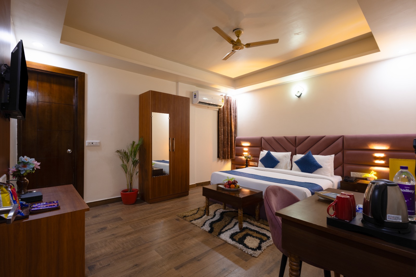 Hotel Sarla Inn in Noida