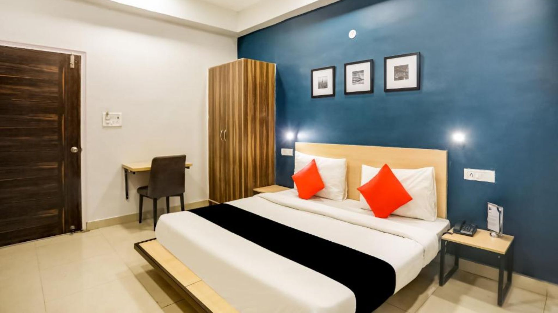Hotel Blue Stone in Delhi