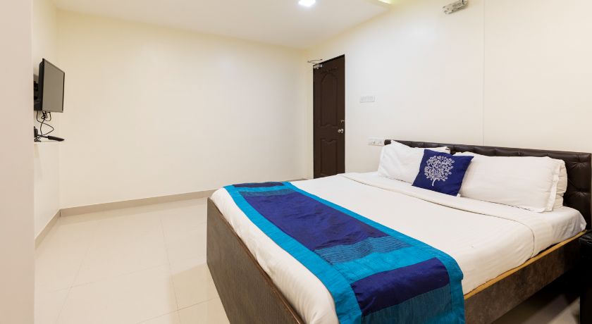 Hotel Girgaon Palace in Mumbai