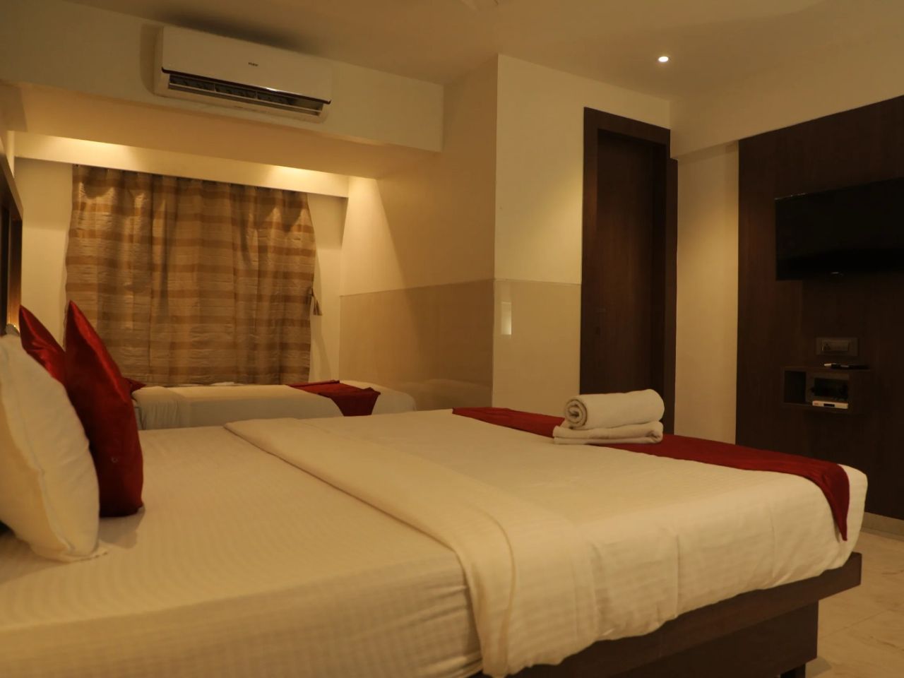 Hotel Express INN in Panvel