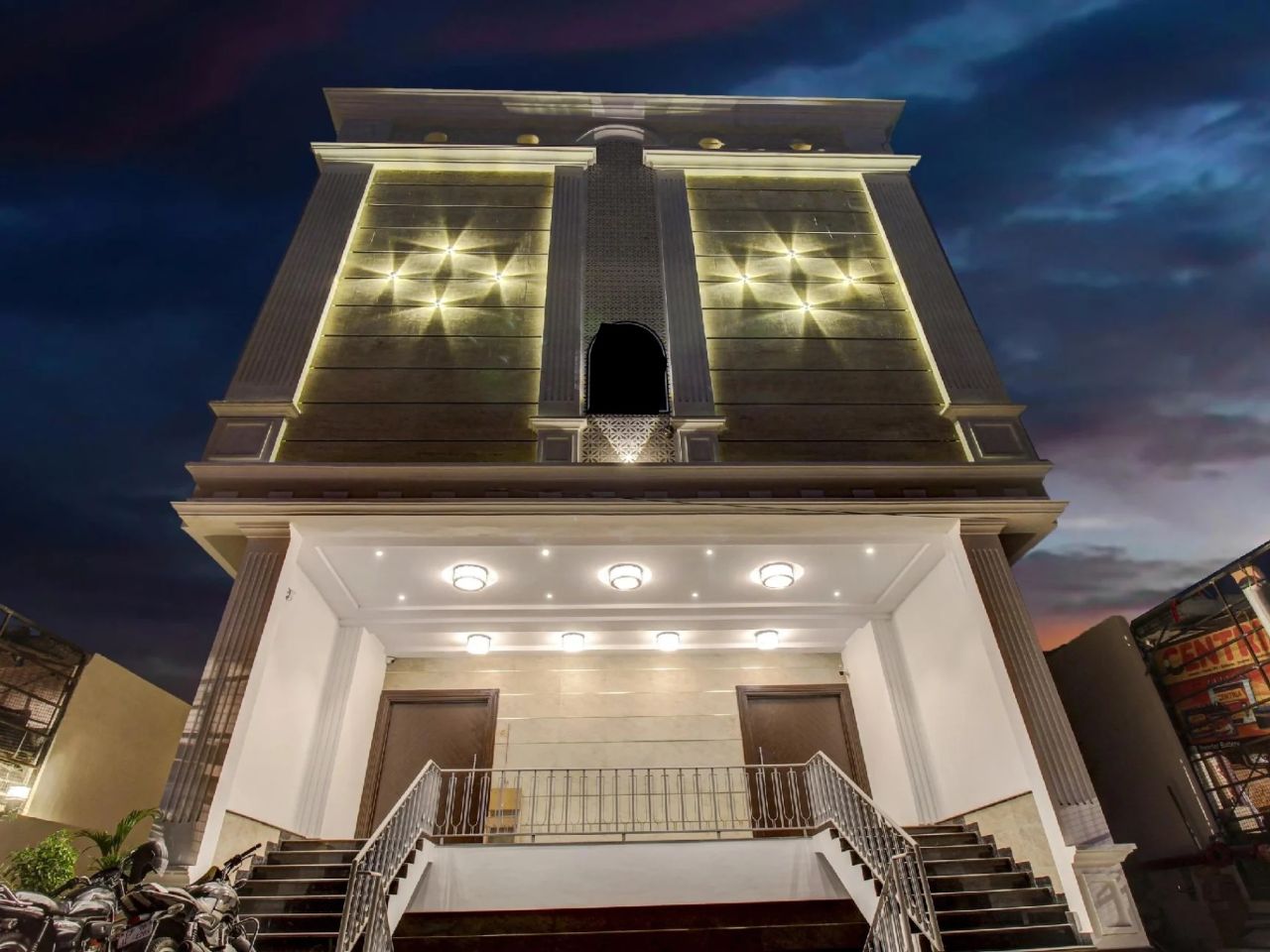 Hotel Aurelia Grand in Lucknow