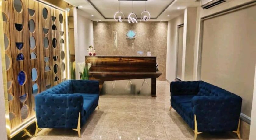 Hotel Pearl Wood in Zirakpur