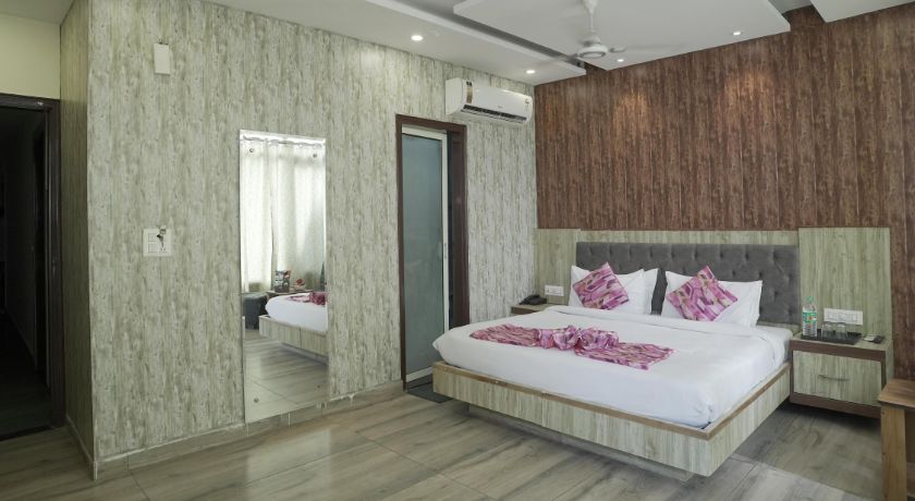 Hotel Glass Inn in Zirakpur