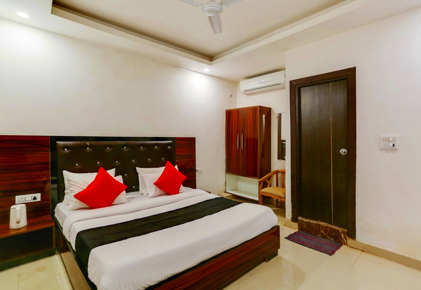 Glorify Hotel in Noida