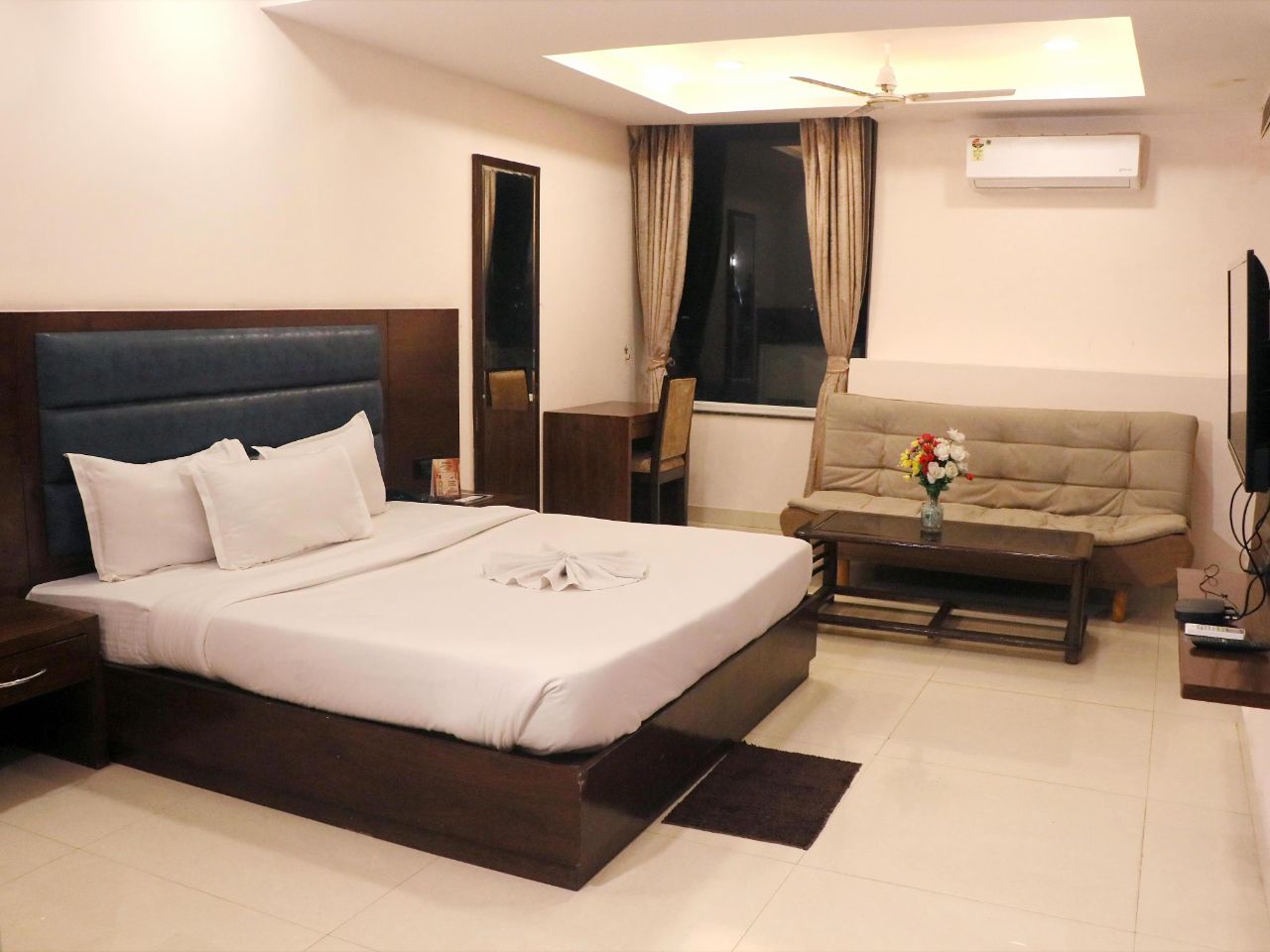 Hotel Midtown Grand in Zirakpur