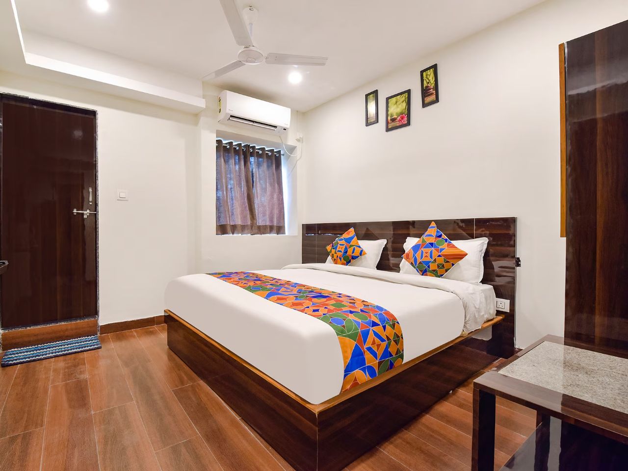 Hotel Sri Krishna in Vadodara