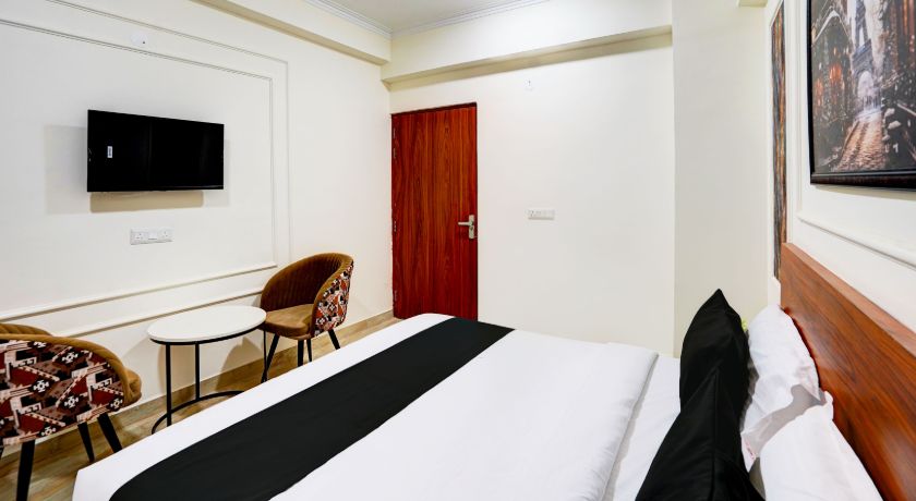 Hotel Golden Petals in Noida