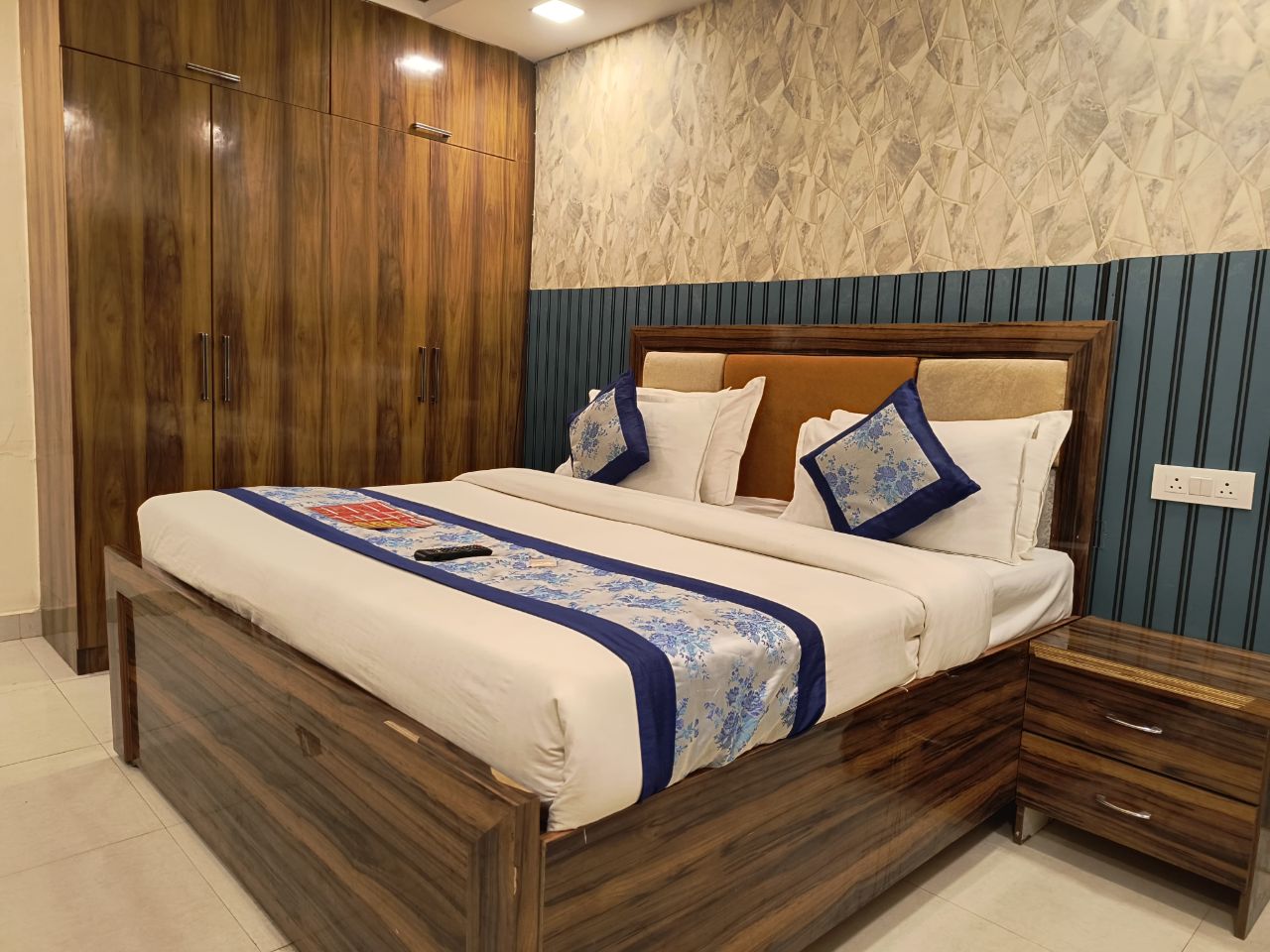 Angel Pink Kaushambi in Ghaziabad