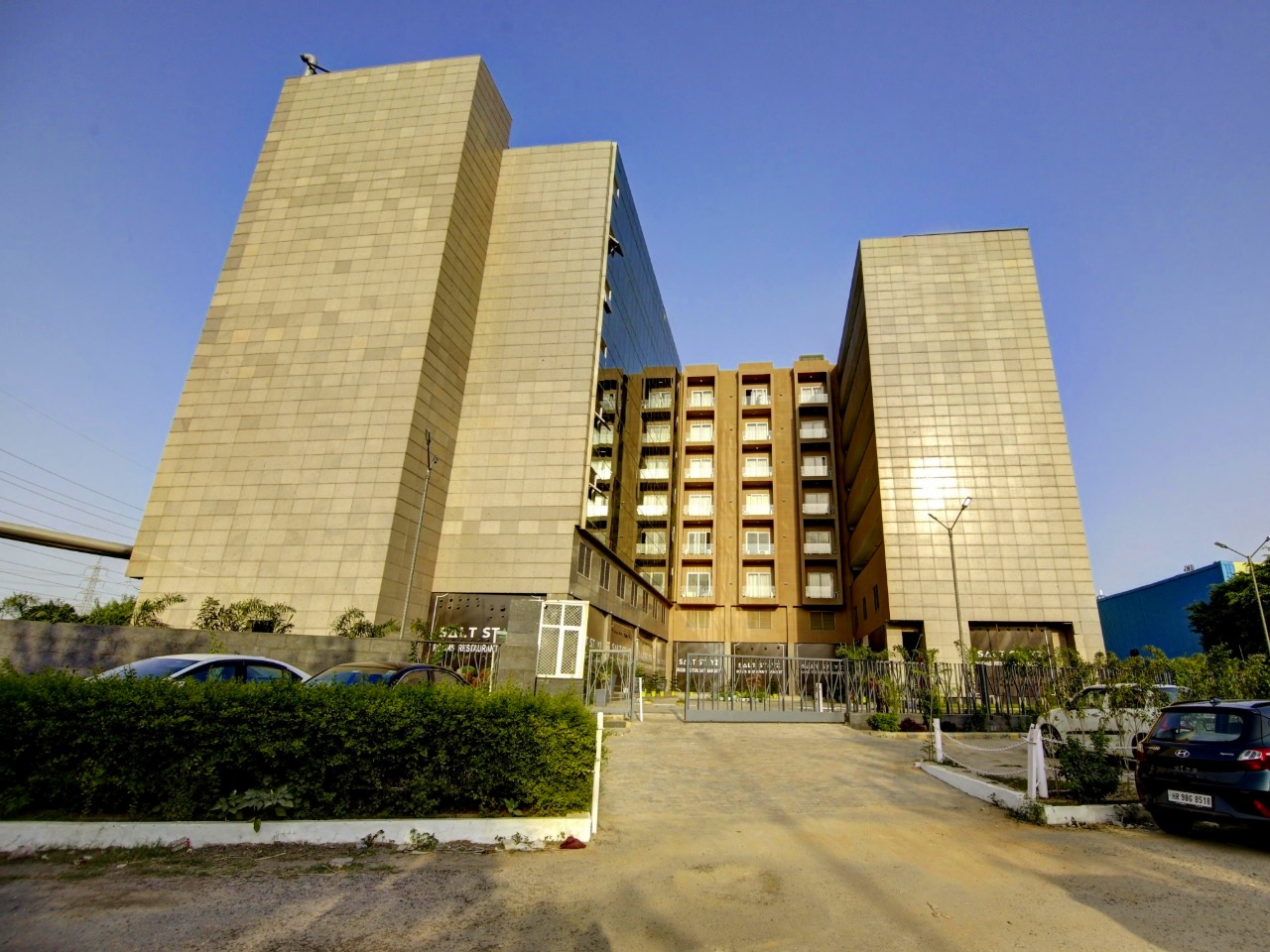 Saltstayz Premier - Golf Course Extension Road in Gurgaon