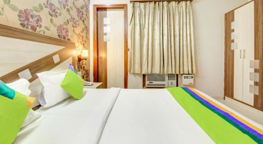 Treebo Rockwell Plaza in Delhi