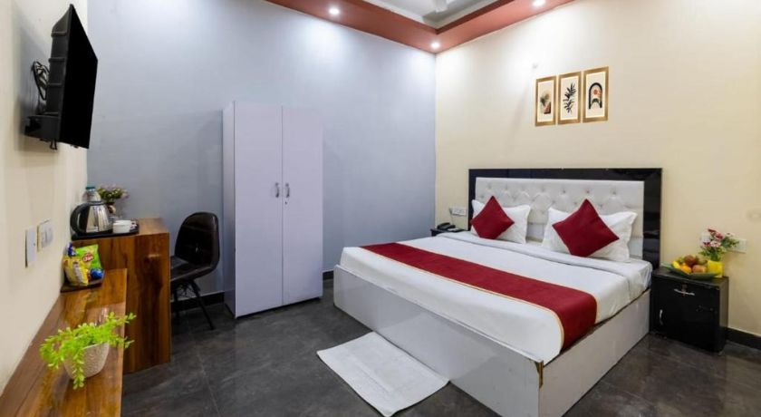 Hotel Vibe Blue in Noida