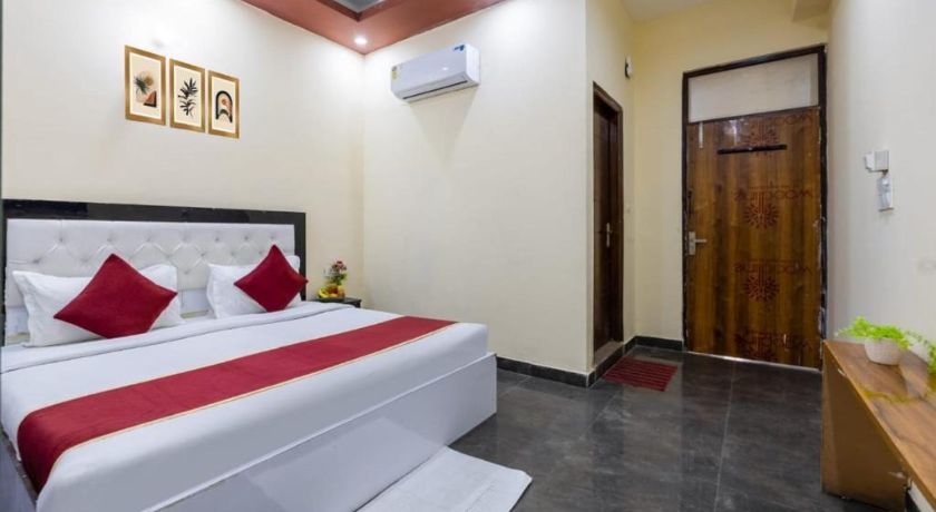 Hotel Vibe Blue in Noida