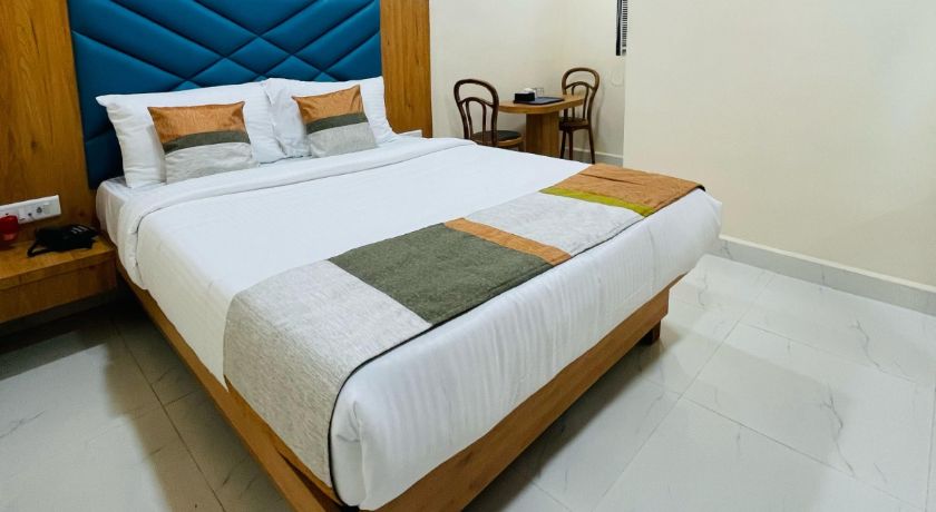 Hotel Riverside Retreat in Thane