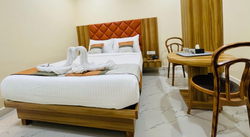 Hotel Riverside Retreat in Thane