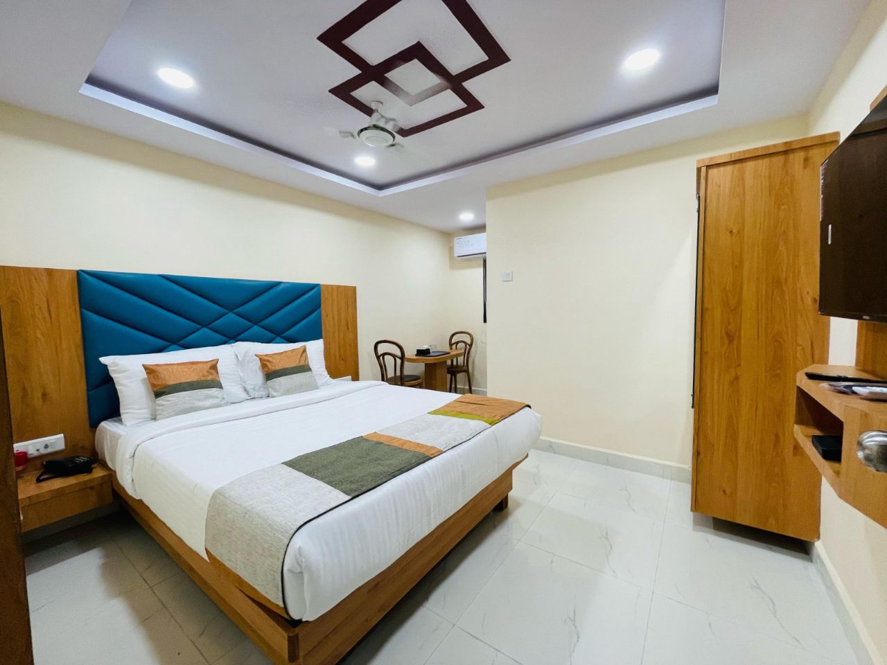 Hotel Riverside Retreat in Thane