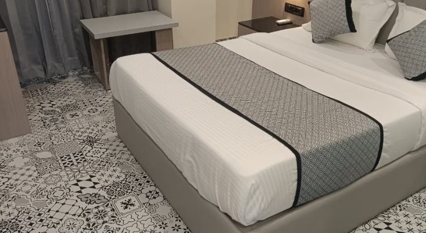 Hotel Laxus in Ahmedabad