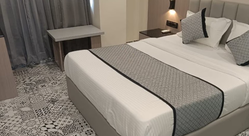 Hotel Laxus in Ahmedabad