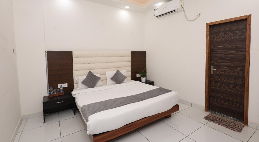 Oasis Hotel in Noida