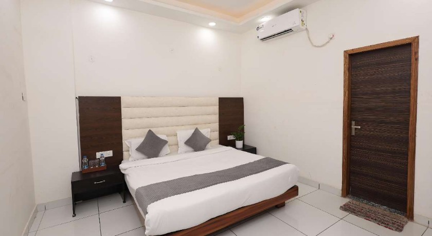 Oasis Hotel in Noida