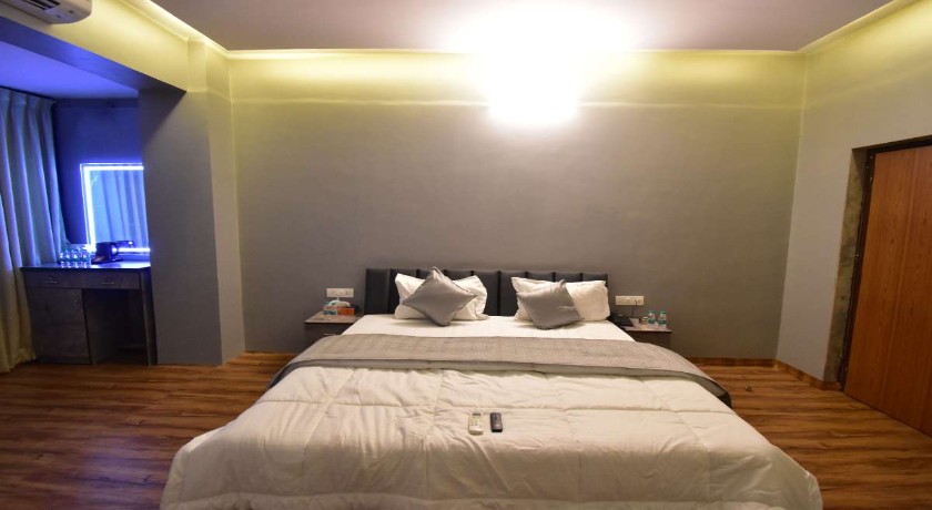 Hotel Evergreen in Mumbai