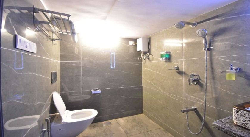 Hotel Evergreen in Mumbai